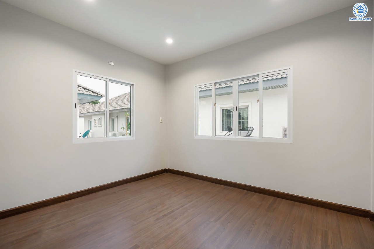 บ้านมือสองตกแต่งใหม่ โครงการ ชวนชื่นโมดัส ราชพฤกษ์-ท่าอิฐ เนื้อที่กว่า 53 ตร.ว. พร้อมฟังก์ชัน 3 ห้องนอน 3 ห้องน้ำ จอดรถได้ 2 คัน บนทำเลศักยภาพ เชื่อมต่อถนนรัตนาธิเบศร์ และถนนราชพฤกษ์ ทำเลใจกลาง 2 เซ็นทรัล ใกล้รถไฟฟ้า "สถานีบางรักน้อยท่าอิฐ"